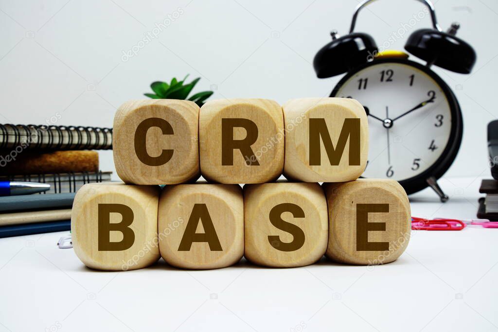 Obchodník pracuje s CRM systémom pre ISP
